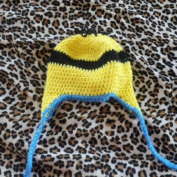 2 Minion beanies - Picture 3 of 7